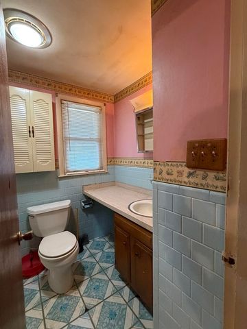 27 Dillon St, Worcester, MA 01604