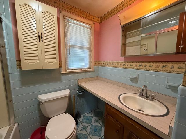 27 Dillon St, Worcester, MA 01604