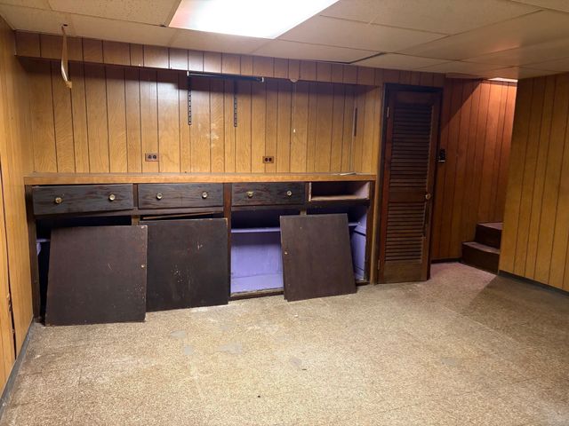 27 Dillon St, Worcester, MA 01604