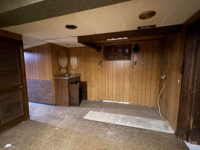 27 Dillon St, Worcester, MA 01604