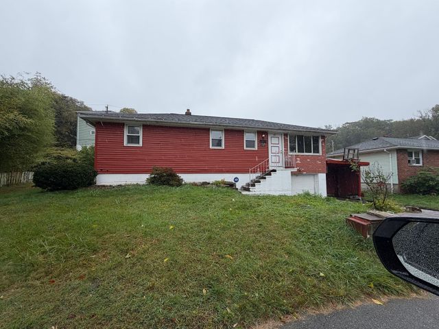 27 Dillon St, Worcester, MA 01604