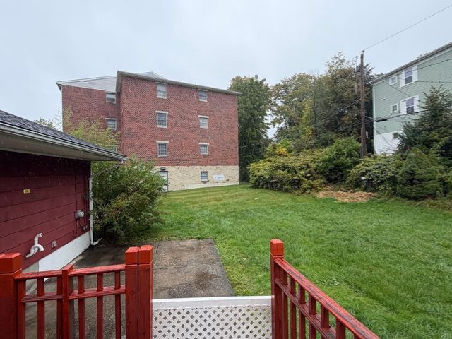 27 Dillon St, Worcester, MA 01604
