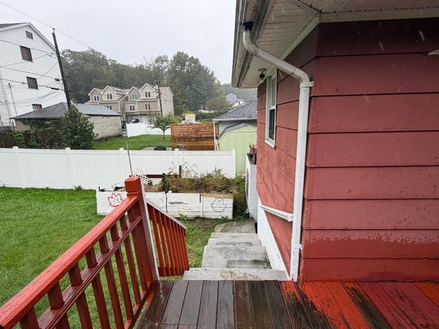 27 Dillon St, Worcester, MA 01604