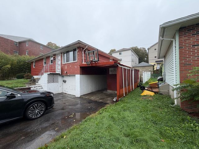 27 Dillon St, Worcester, MA 01604