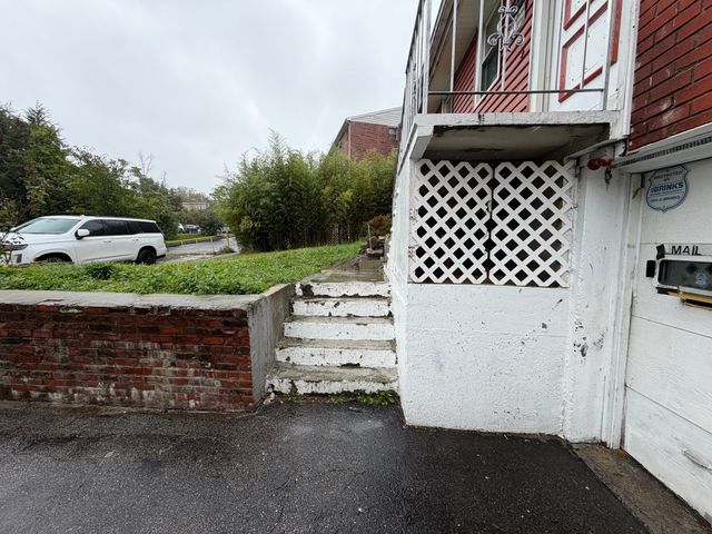 27 Dillon St, Worcester, MA 01604
