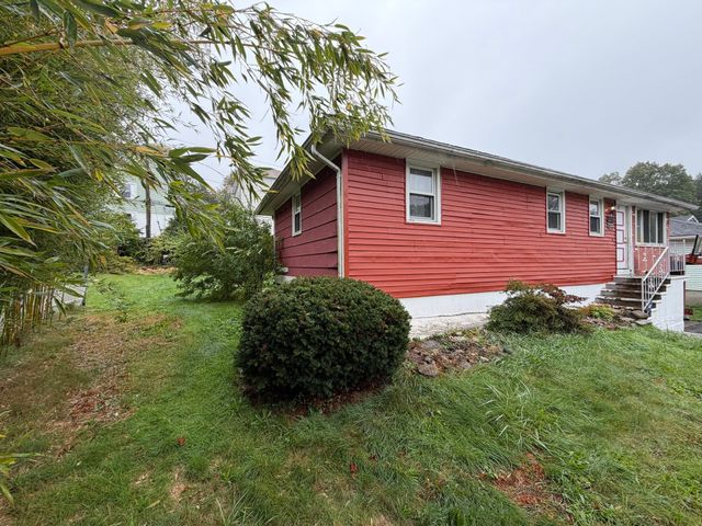 27 Dillon St, Worcester, MA 01604