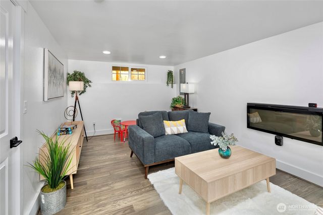 4902 241st Street SW, Mountlake Terrace, WA 98043