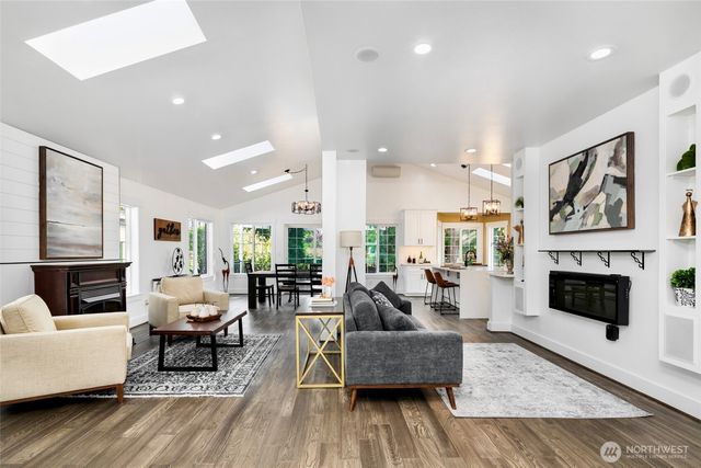 4902 241st Street SW, Mountlake Terrace, WA 98043