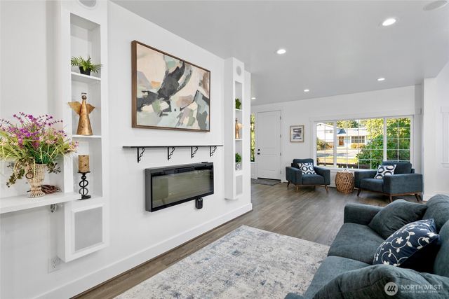 4902 241st Street SW, Mountlake Terrace, WA 98043