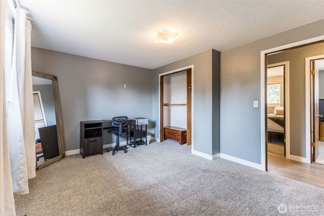 26217 SE 426th St, Enumclaw, WA 98022
