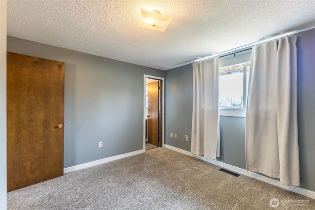 26217 SE 426th St, Enumclaw, WA 98022