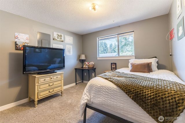 26217 SE 426th St, Enumclaw, WA 98022