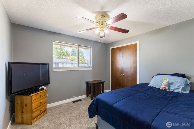 26217 SE 426th St, Enumclaw, WA 98022