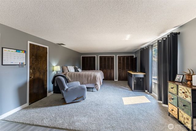 26217 SE 426th St, Enumclaw, WA 98022