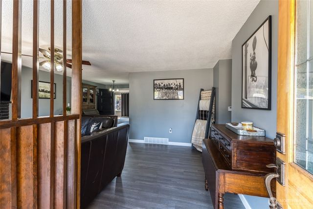 26217 SE 426th St, Enumclaw, WA 98022