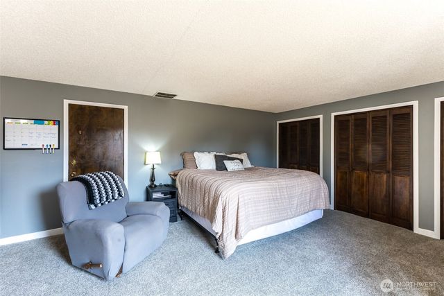 26217 SE 426th St, Enumclaw, WA 98022