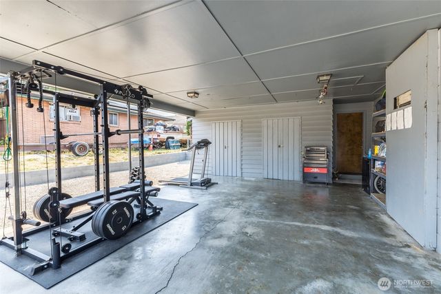 26217 SE 426th St, Enumclaw, WA 98022