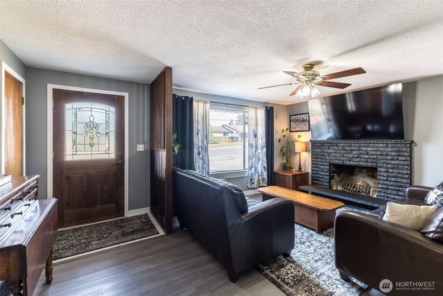 26217 SE 426th St, Enumclaw, WA 98022