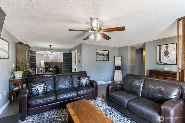 26217 SE 426th St, Enumclaw, WA 98022