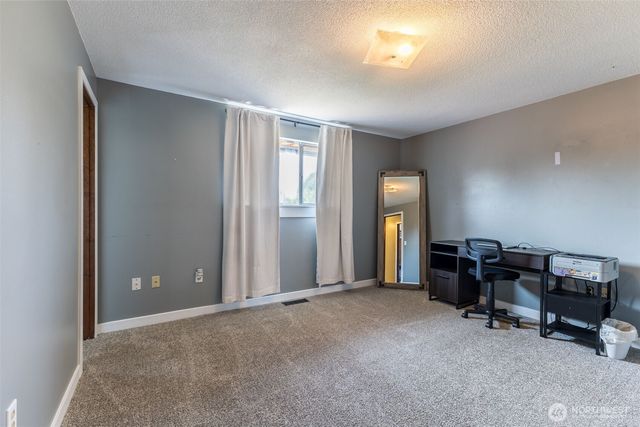 26217 SE 426th St, Enumclaw, WA 98022