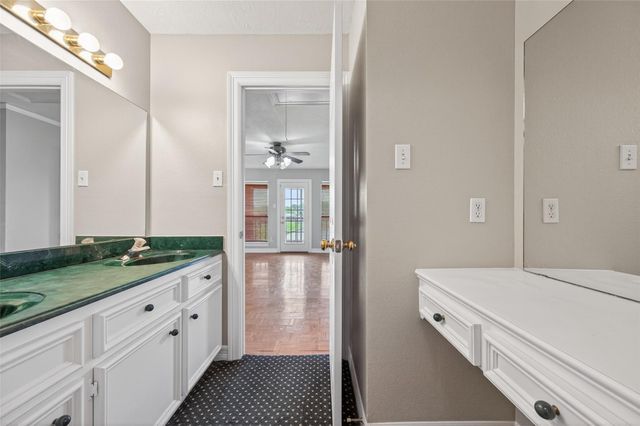 503 Pine View Circle, Montgomery, TX 77356