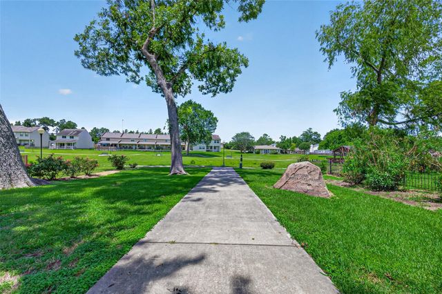 503 Pine View Circle, Montgomery, TX 77356