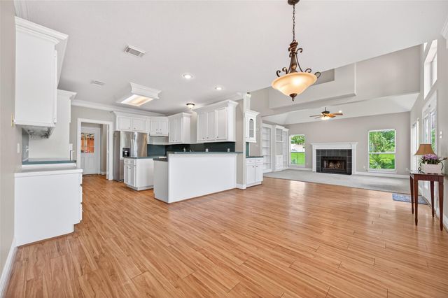 503 Pine View Circle, Montgomery, TX 77356