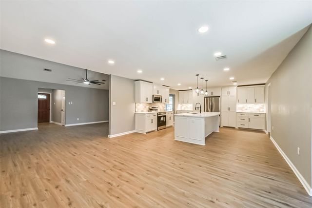 5034 Creekview Drive, La Porte, TX 77571