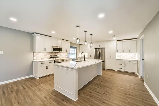 5034 Creekview Drive, La Porte, TX 77571