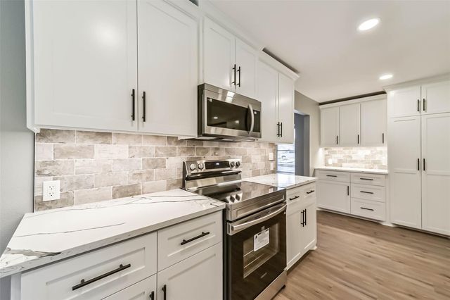 5034 Creekview Drive, La Porte, TX 77571