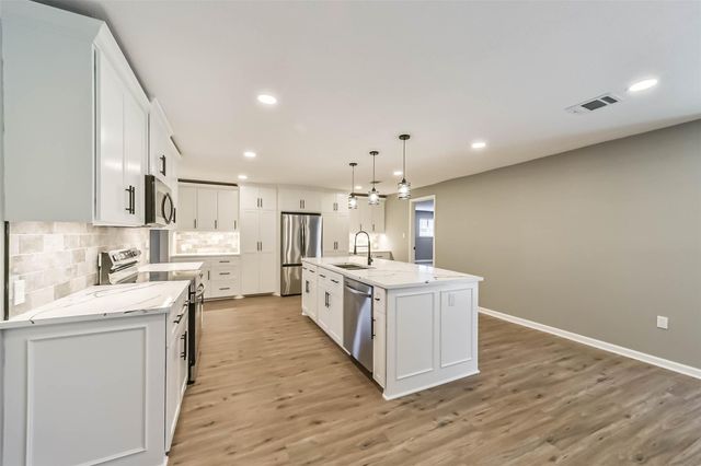 5034 Creekview Drive, La Porte, TX 77571