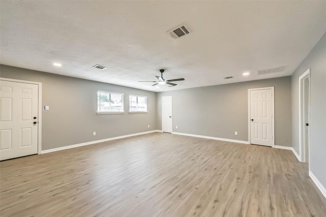 5034 Creekview Drive, La Porte, TX 77571