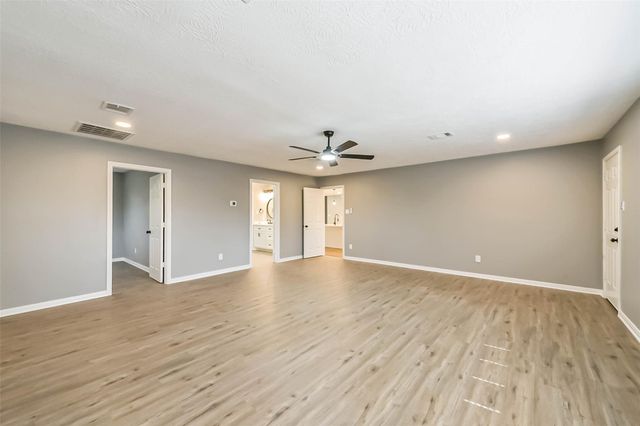 5034 Creekview Drive, La Porte, TX 77571