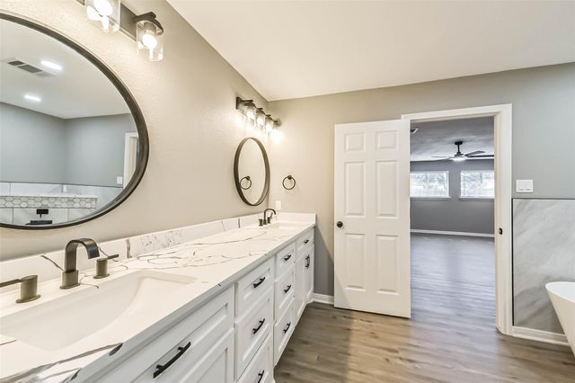 5034 Creekview Drive, La Porte, TX 77571