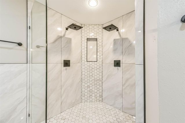 5034 Creekview Drive, La Porte, TX 77571
