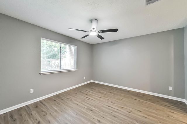 5034 Creekview Drive, La Porte, TX 77571