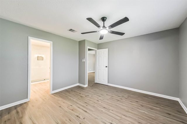 5034 Creekview Drive, La Porte, TX 77571
