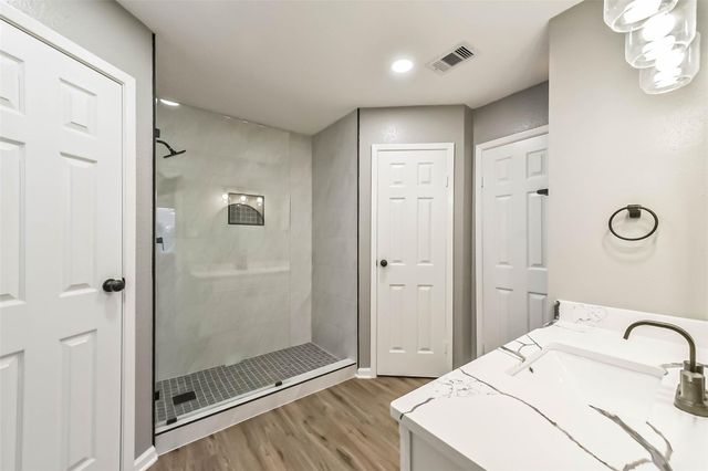5034 Creekview Drive, La Porte, TX 77571
