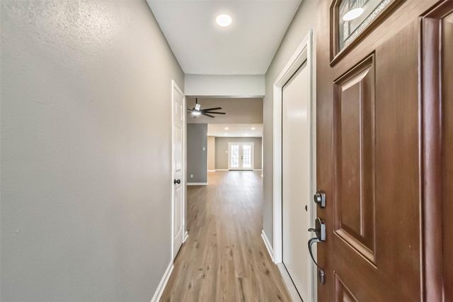 5034 Creekview Drive, La Porte, TX 77571