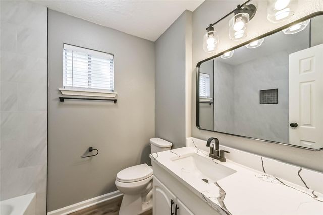 5034 Creekview Drive, La Porte, TX 77571