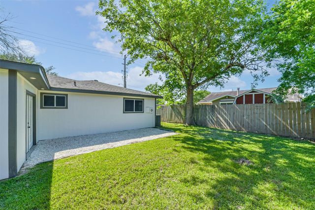 5034 Creekview Drive, La Porte, TX 77571