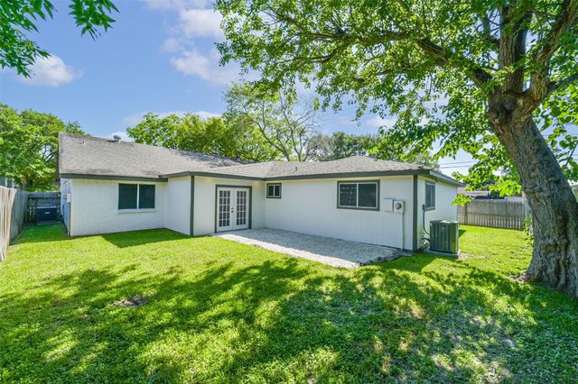 5034 Creekview Drive, La Porte, TX 77571