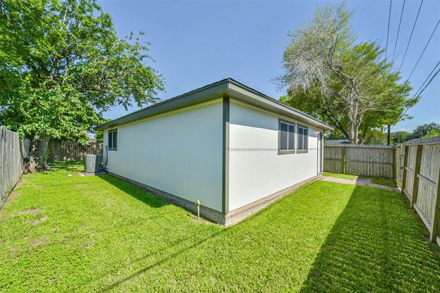 5034 Creekview Drive, La Porte, TX 77571