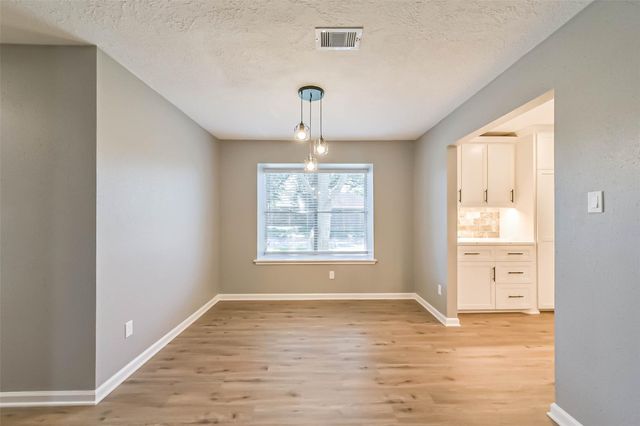 5034 Creekview Drive, La Porte, TX 77571