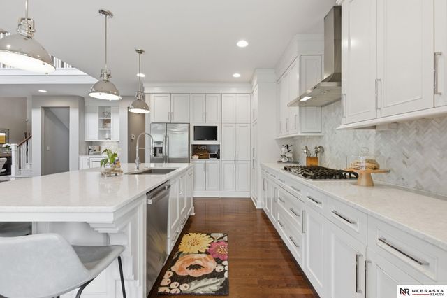 1606 S 221st Circle, Elkhorn, NE 68022