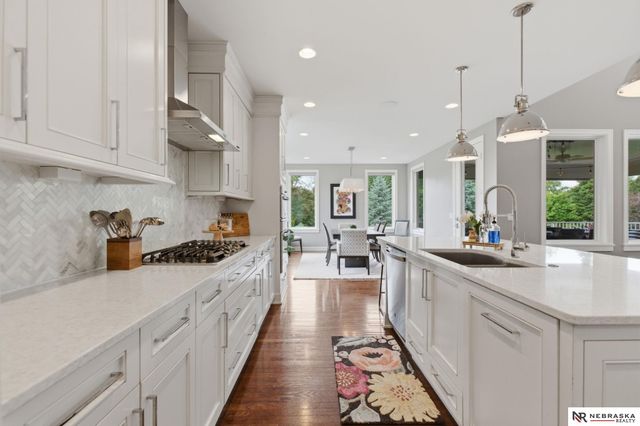 1606 S 221st Circle, Elkhorn, NE 68022
