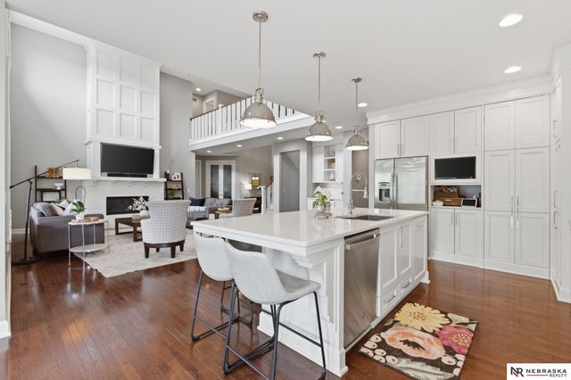 1606 S 221st Circle, Elkhorn, NE 68022