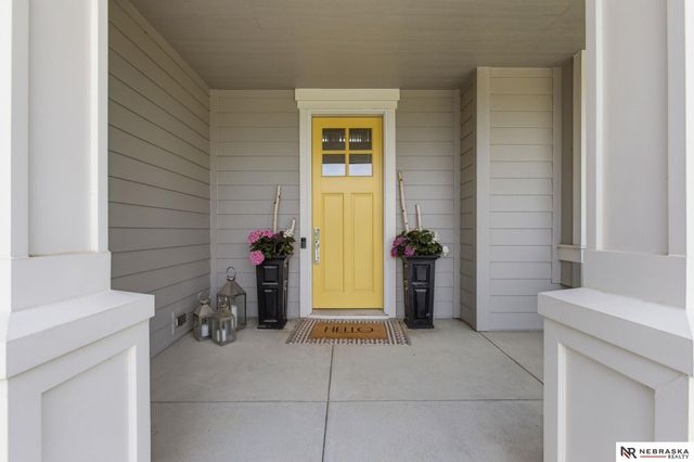 1606 S 221st Circle, Elkhorn, NE 68022