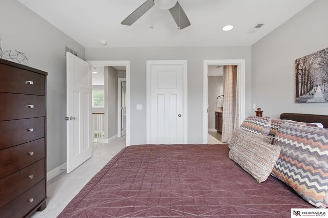 1606 S 221st Circle, Elkhorn, NE 68022
