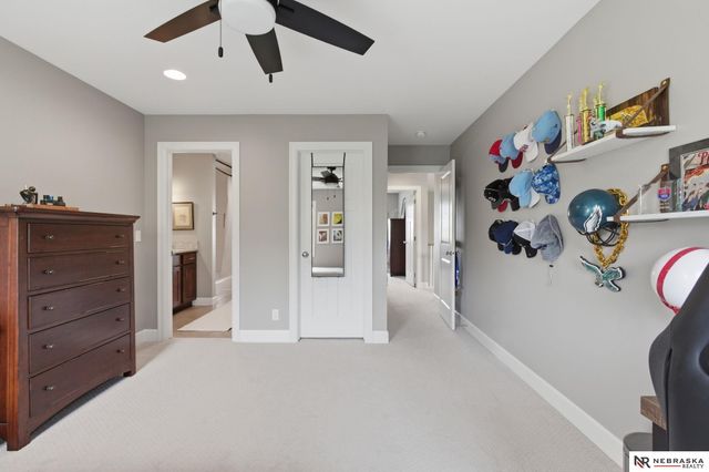 1606 S 221st Circle, Elkhorn, NE 68022